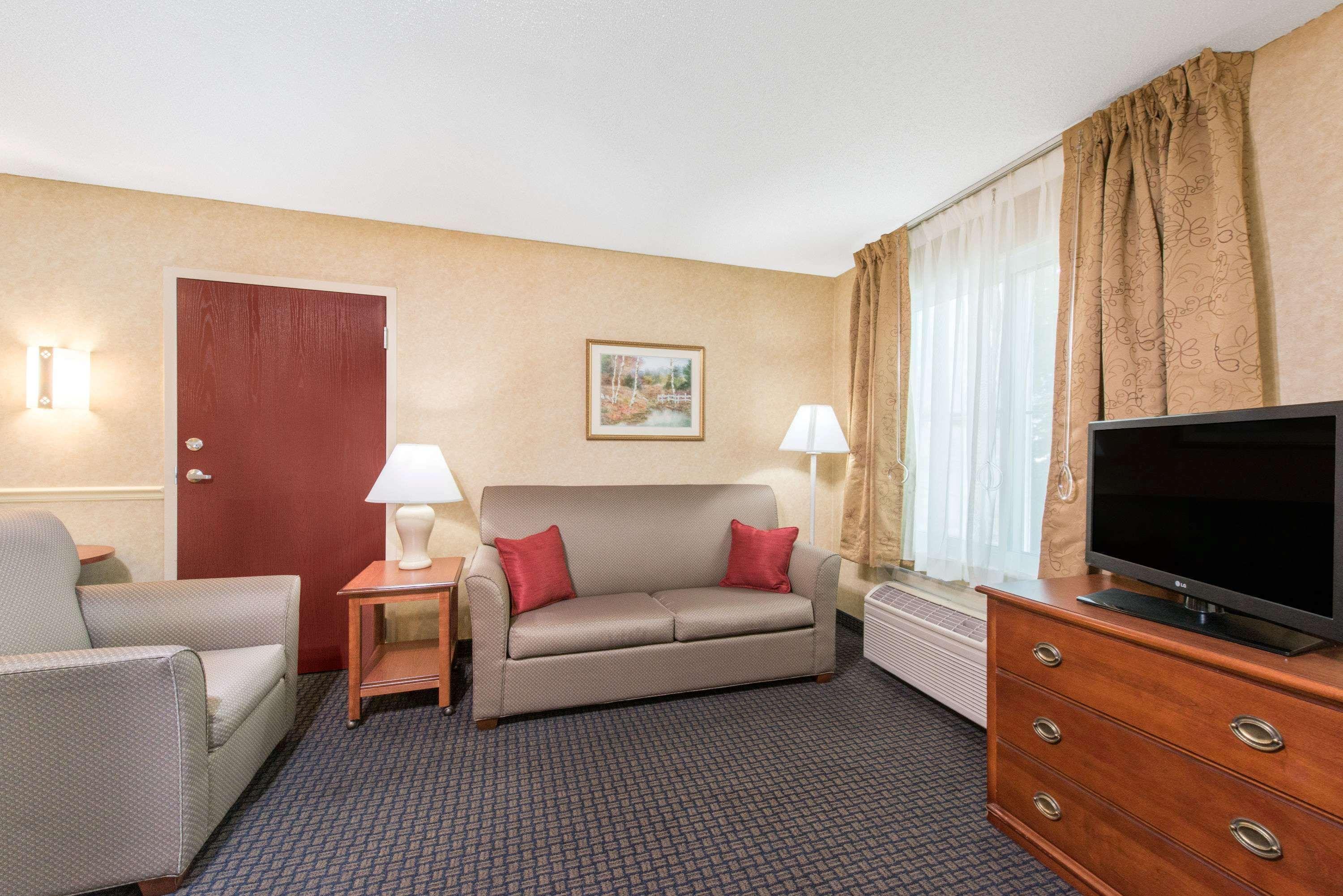 Lancaster Suites Fertility Exterior foto